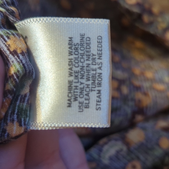 St Johns Bay Floral button up Medium - Picture 6 of 7